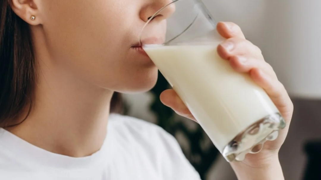 喝牛奶拉肚子也要坚持喝？华人学者揭示这可以降低他们的糖尿病风险